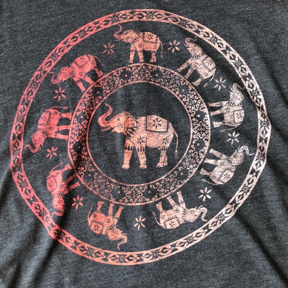 Hollister Graphic Tee - Picture 3 of 4